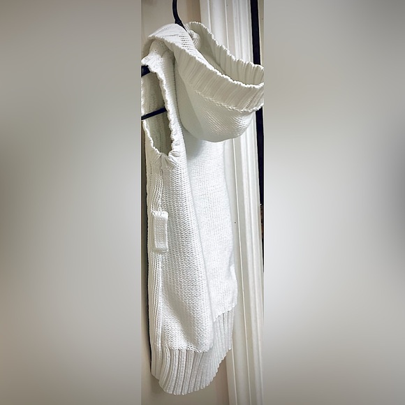 Girls Unique Hooded Old Navy cable kniit vest. Size 8, Bundle Deals! - Picture 6 of 8